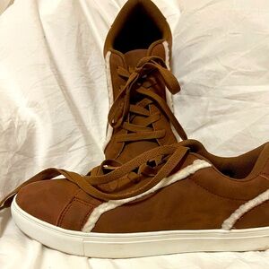 C. Wonder Women's Emmy Sherpa Trim Court Sneaker 9.5